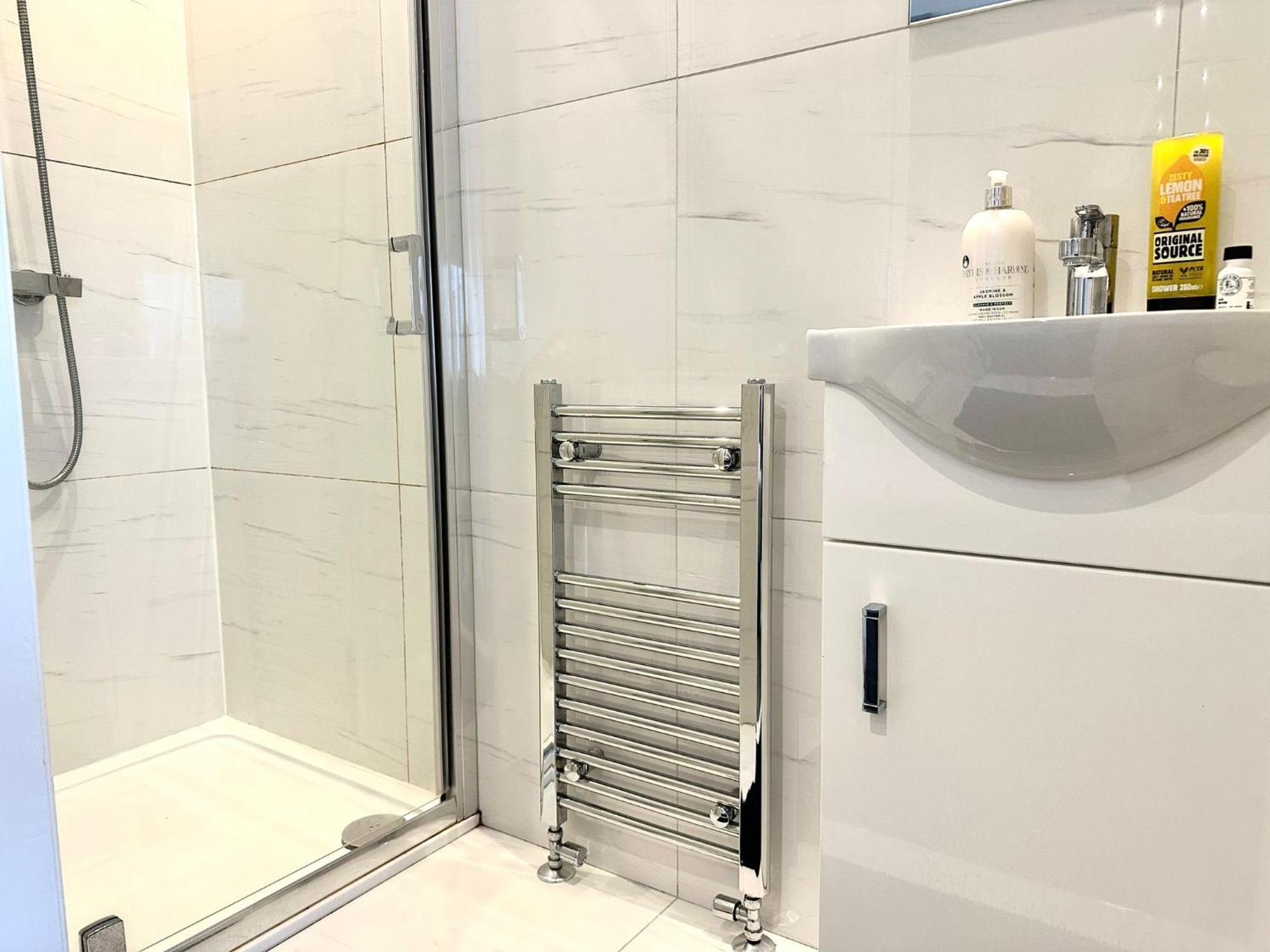 Stylish Modern, Private Apartment,15 Mins To Central London Hendon Dış mekan fotoğraf